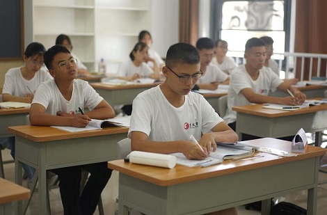 河南高考补习学校哪个好？优状元高考学校高三全日制冲刺班